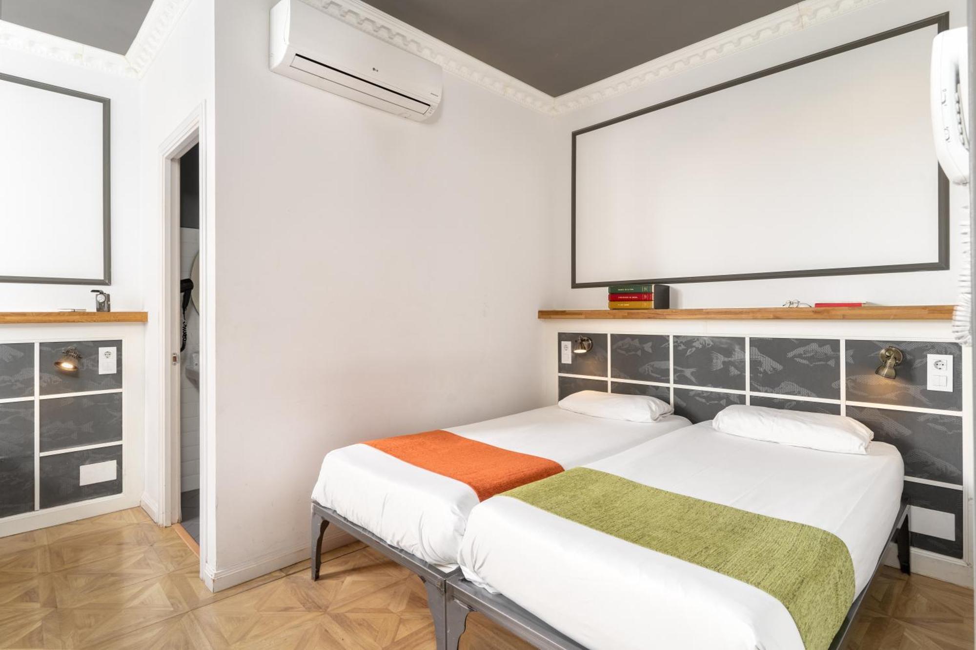 Casa Gracia Hostel Barcelona Exterior photo